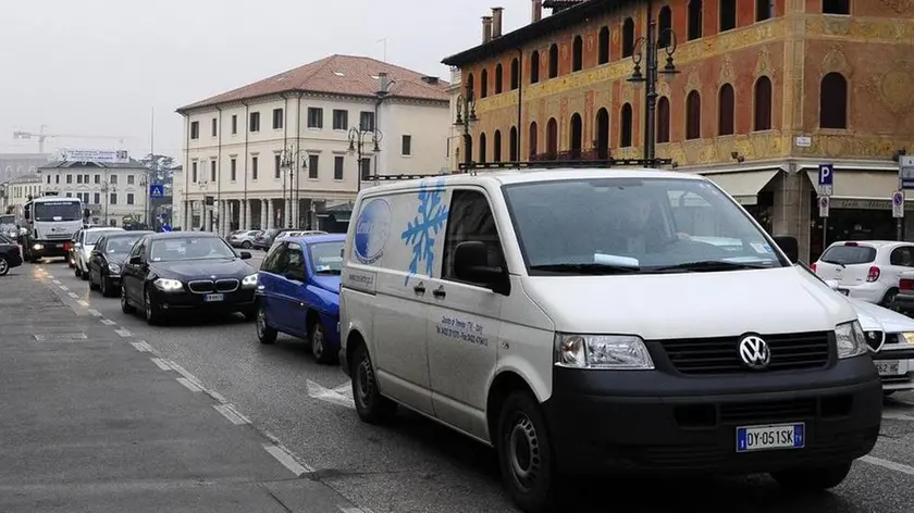 DeMarchi Montebelluna traffico in centro