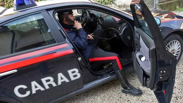 Una pattuglia dei carabinieri in azione
