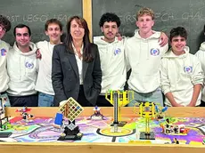 Monica Disarò, ingegnere, con gli studenti del Planck