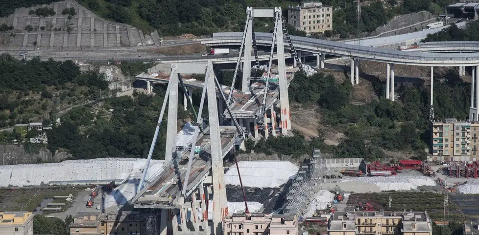 Un particolare delle pile 10 e 11 del moncone est di ponte Morandi che il 28 giugno verranno fatte esplodere, viste dall?elicottero della Guardia di Finanza sezione aerea di Genova. Genova 27 giugno 2019. ANSA/LUCA ZENNARO