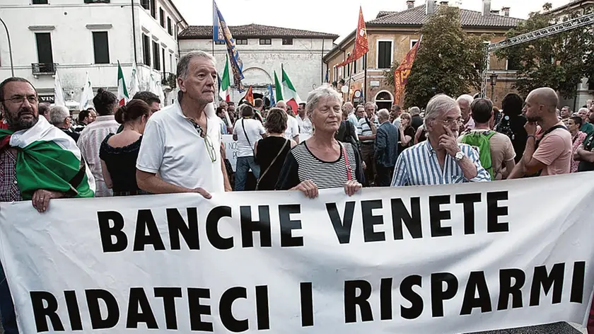 Una manifestazione dei risparmiatori truffati