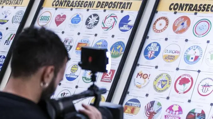 Alcuni contrassegni affissi al Viminale per la presentazione dei simboli elettorali, Roma, 21 gennaio 2018. ANSA/ANGELO CARCONI