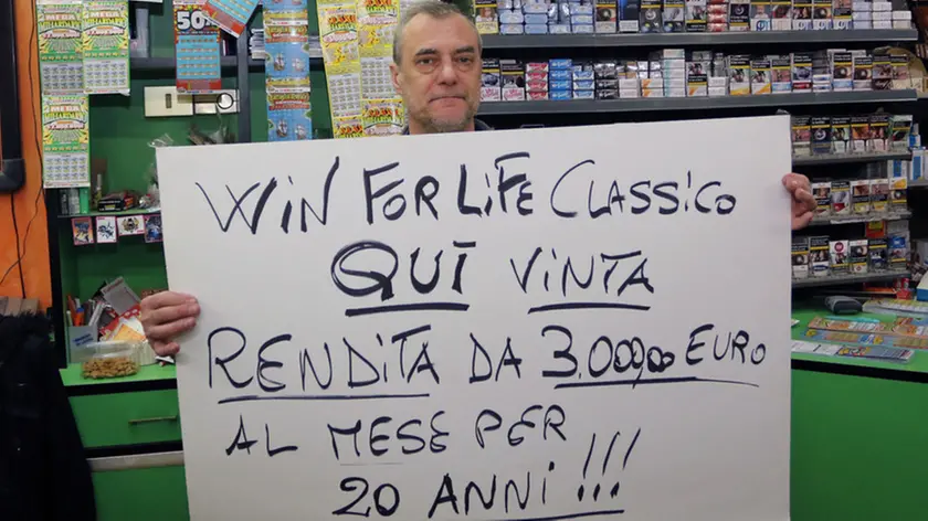 AGOSTINI AG.FOTOFILM PAESE VINCITA WINFORLIFE ALLA PROFUMERIA DA CASTER IN VIA RESISTENZA,10/C DI GIANNI CASTER