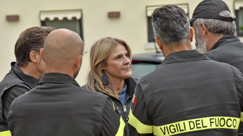I vigile del fuoco e l’ex sindaco di Miane Angela Colmellere