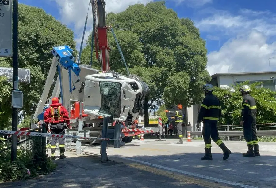 FILIPPI. AG.FOTOFILM. TREVISO. STRADA OVEST, INCIDENTE FURGONE INVESTE RAGAZZA IN BICI
