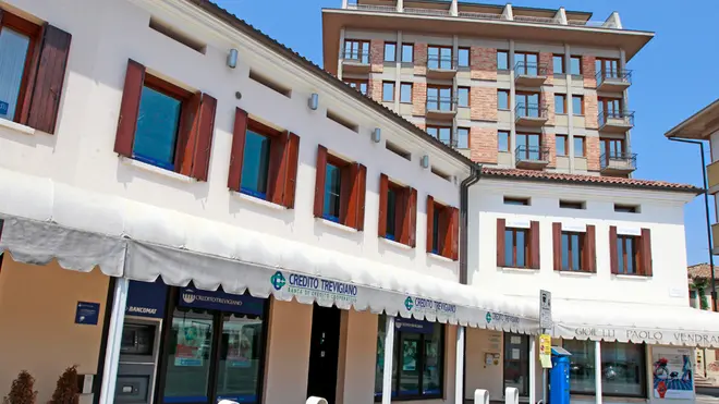 DeMarchi Montebelluna piazza Tommaseo banca Credito Trevigiano