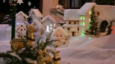 BUSCO. Un angolo del presepe costruito in stile bavarese
