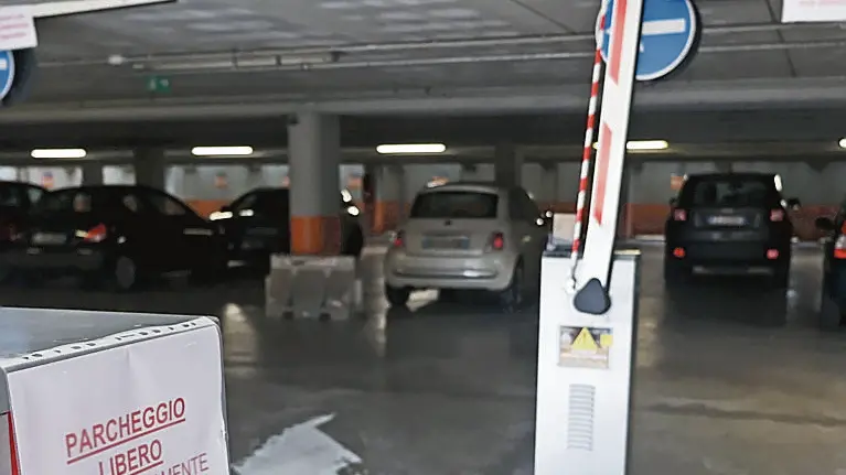 L’ingresso del park Miani, da mesi gratuito causa guasto alle casse. Ora è stato chiuso