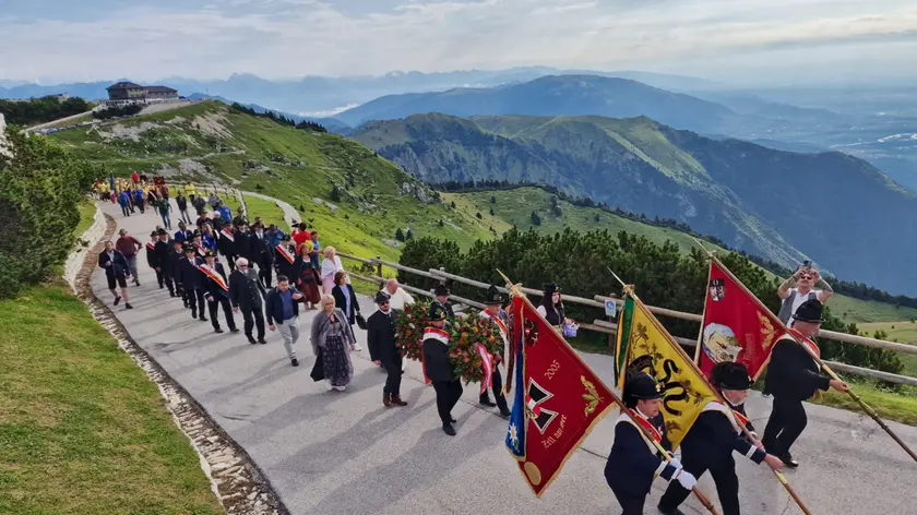 Il coreto della commemorazione (Foto Macca)