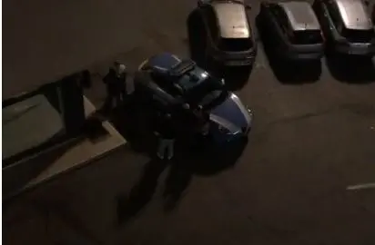 L'arrivo della polizia sul luogo della zuffa