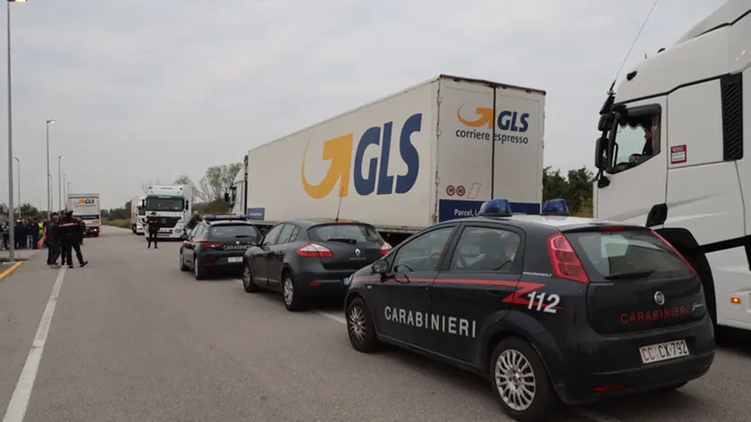 filippi agenzia fotofilm ponzano protesta davanti gls