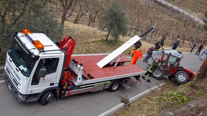 DeMarchi Monfumo incidente trattore ribaltato
