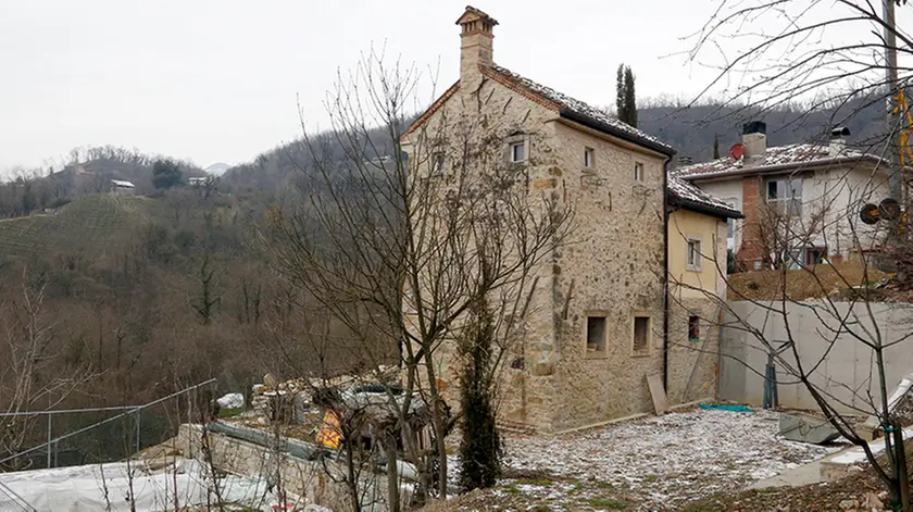 Ferrazza Rolle abitazione duplice omicidio il giorno dopo carabinieri sul posto