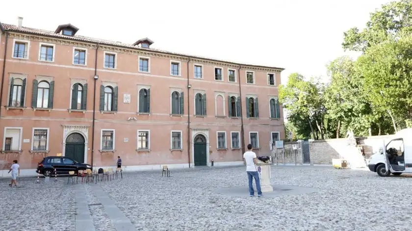 Agostini agenzia foto film treviso piazza rinaldi