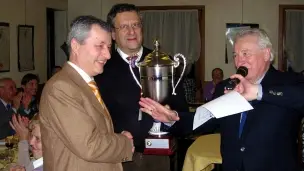 PREMIO. A sinistra, il vincitore assoluto Gilberto Piccoli (Veneto Banca)