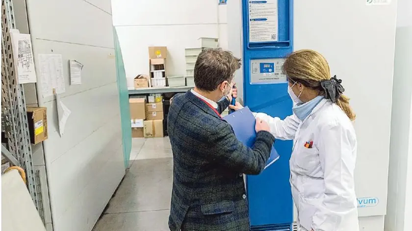 Il frigorifero della farmacia dell’ospedale di Vittorio Veneto, che diventerà a breve il centro provinciale di riferimento
