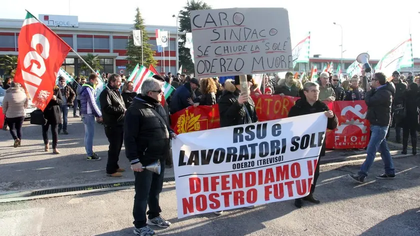 ALLEGRANZI ODERZO MANIFESTAZIONE OPERAI DELLA DITTA SOLE