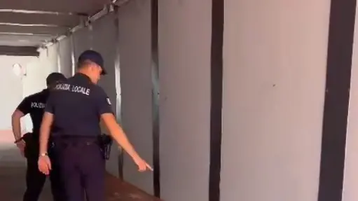 La polizia locale di Castelfranco nel sottopasso dove è avvenuta l'aggressione