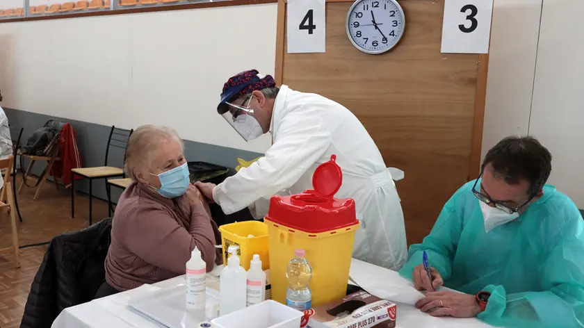 Somministrazione di una dose di vaccino anti coronavirus