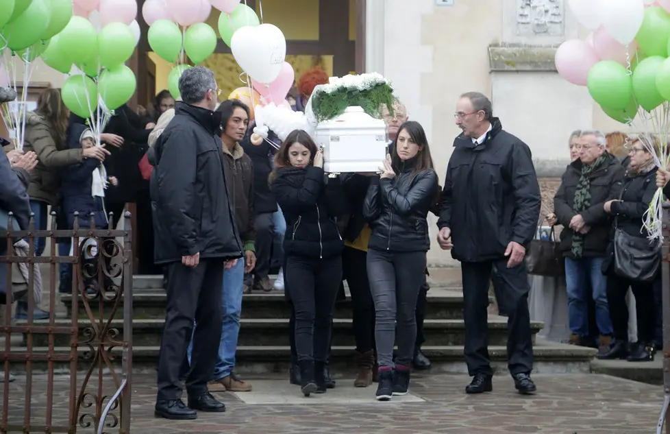 ferrazza agenzia foto film Chiarano funerale cecilia fiori