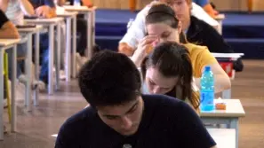 Studenti impegnati in un esame di Stato