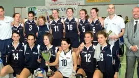 CAMPIONESSE PROVINCIALI La squadra under 18 femminile dell’Albatros Treviso: dopo l’under 16, un altro trionfo per il club del «pres» Donadi