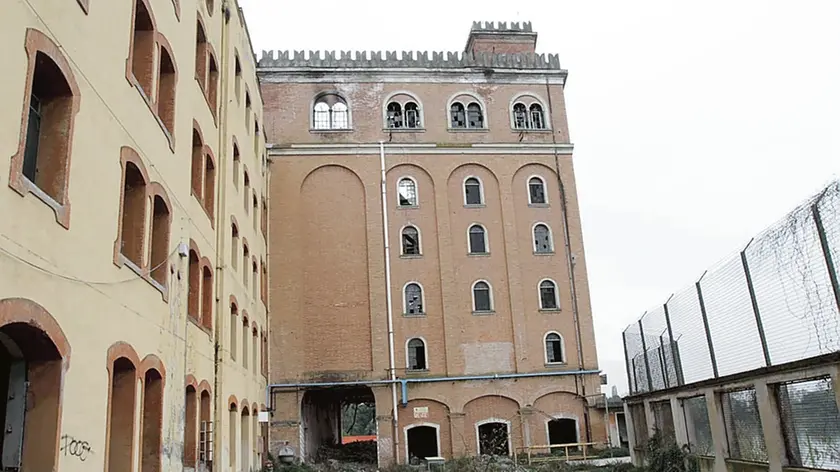 FERRAZZA AG.FOTOFILM SILEA DITTA CHIARI FORTI DEGRADO E ABBANDONO