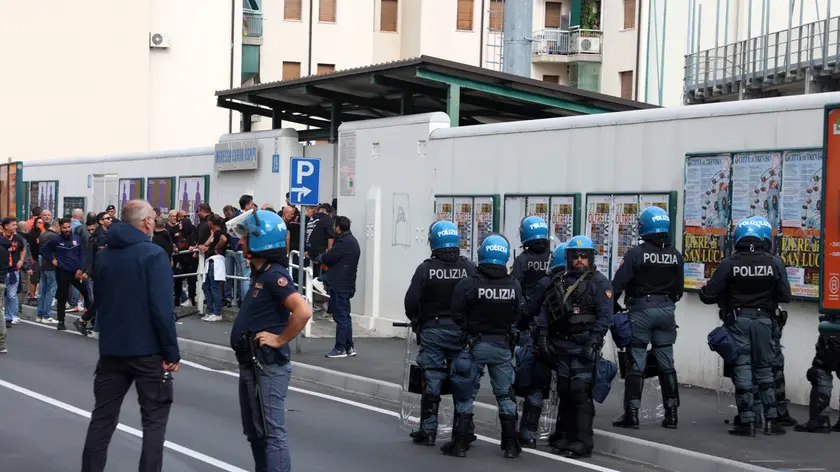 Forze dell'ordine schierate prima di Treviso-Mestre dello scorso anno