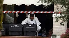 La polizia scientifica durante il sopralluogo nella villa dei Baldissin a Faè di Oderzo