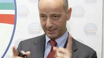 Marino Zorzato coordinatore del Pdl Veneto; a fianco il governatore Luca Zaia festeggia il presidente della Provincia di Treviso Leonardo Muraro
