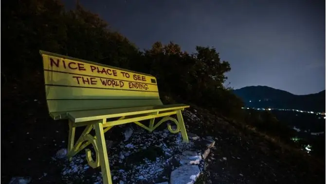 La Big Bench imbrattata a Revine (da fb)