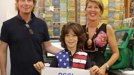 Allegranzi SILEA Vincita euro jackpot edicola tabacchi class ress presso emisfero in foto carla e paolo golfetto con il figlio flavio euro 948.748