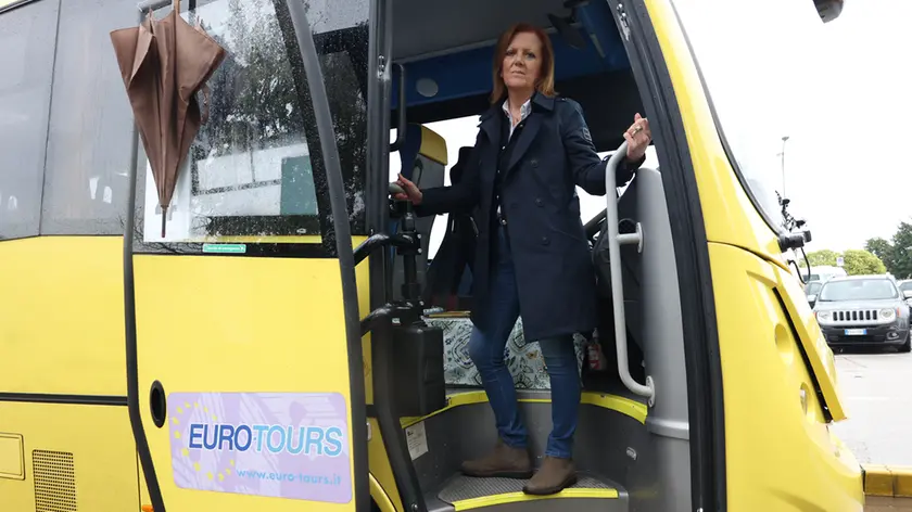L’assessore Paola Carrettin sullo scuolabus per arginare i bulli