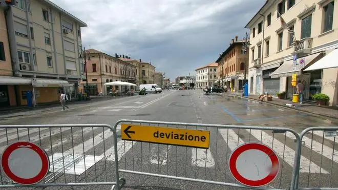 DeMarchi Montebelluna centro chiuso alle automobili DeMarchi Montebelluna via Mazzini chiusa alle automobili