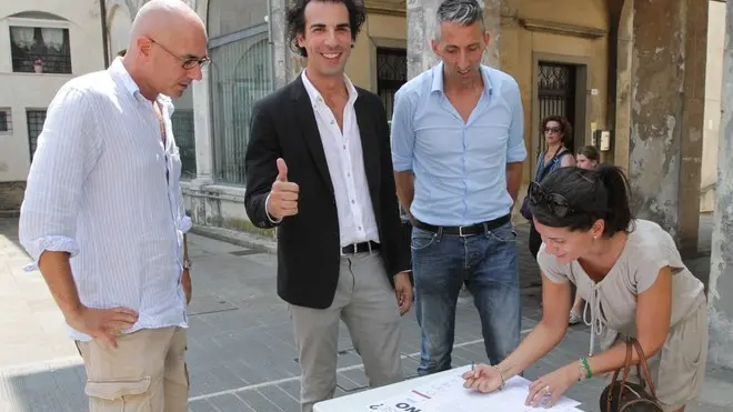 Allegranzi Raccolta firme contro legge merlin