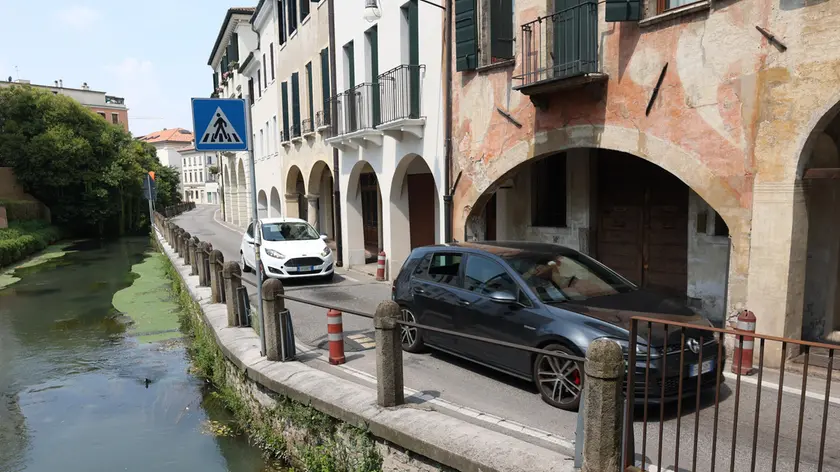 Auto in via Roggia: ad agosto partirà la sperimentazione per la Ztl