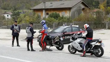 Posto di blocco per contrastare le corse in moto