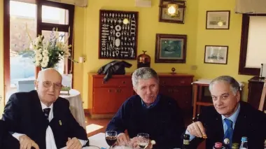 Don Luigi Verzè a pranzo con Mario Cal in un ristorante trevigiano