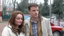 MOTTA DI LIVENZA TV 20050325 TORNA A CASA GRETA LA BAMBINA DI MOTTA FERITA DALL'ATTENTATO DI UNABOMBER ALL'INTERNO DEL DUOMO DI MOTTA IN FOTO I GENITORI SARA E SERGIO MOMESSO DAVANTI CASA (GAVAGNIN/Gavagnin )