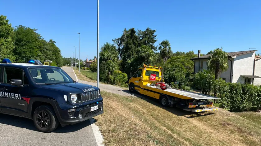 L'intervento dei carabinieri e del soccorso stradale a Saletto