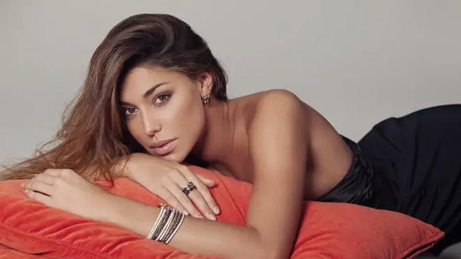 Casarsa della Delizia, 24 Maggio 2010Egregio Signor Morsego, con la presente siamo lieti di comunicarLe che sabato 29 Maggio alle ore 17:00, il Tulipano inaugura il nuovo punto vendita di Portogruaro (Ve), in Via Botticelli 2, (laterale di Viale Trieste) alla presenza delle più importanti autorità locali. La nota catena di negozi, specializzata nella vendita di prodotti per la cura della persona e della casa, grazie a questa nuova apertura conta 16 negozi (dislocati nelle province di Pordenone, Treviso, Udine, Gorizia e Venezia), a cui si aggiungono le due profumerie selettive con l'insegna Aurora.Al termine dell'inaugurazione seguirà un Opening Party. Certa che la notizia susciterà il Vostro interesse per la cronaca locale, Vi invitiamo sabato 29 Maggio a partecipare all'inaugurazione per un'intervista esclusiva all' ospite d'onore: la bellissima show girl Belen Rodriguez .. Per eventuali ulteriori informazioni contattare la dott.sa Martina Polese oppure la dott. Tania Pin al numero 0434/873811. Cordialmente Dott.ssa Martina PoleseUfficio Comunicazione Il Tulipano0434-873811 - Belen Rodriguez