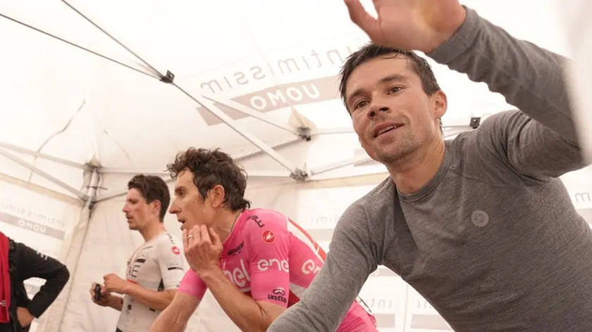 Almeida, Thomas e Roglic ai rulli defaticanti dopo il tappone delle Tre Cime: oggi si giocheranno il Giro