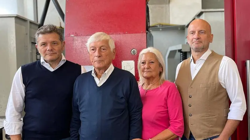 Romeo Zanatta (secondo da sinistra) con Simone, Angela e Fabio