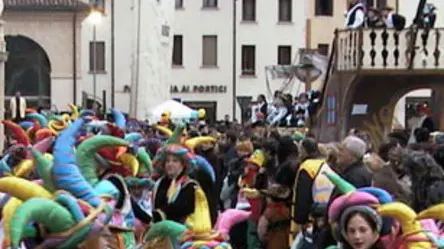 CASTELFRANCO SFILATA CARRI MASCHERATI