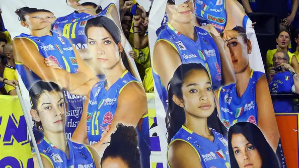 I TIFOSI DI CONEGLIANO IMOCO VOLLEY CONEGLIANO - FOPPAPEDRETTI BERGAMO SUPERCOPPA ITALIANA VOLLEY A1-F 2016-2017 TREVISO 08-12-2016 FOTO FILIPPO RUBIN / LVF