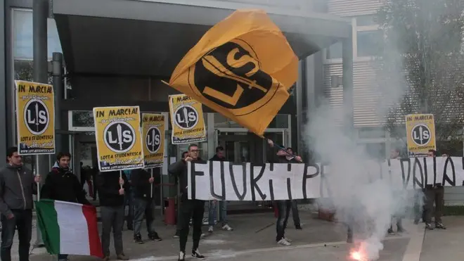 ALLEGRANZI VILLORBA PROTESTA STUDENTI ALBERGHIERO DI ''LOTTA STUDENTESCA'' ''STOP AI TAGLI ALLLE SCUOLE''