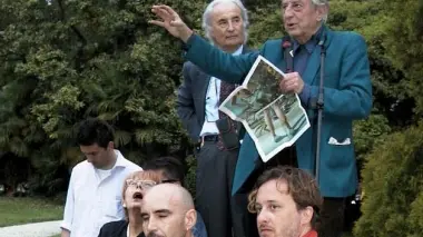 SATIRA. Saviane nel 2000 con gli amici di Malox