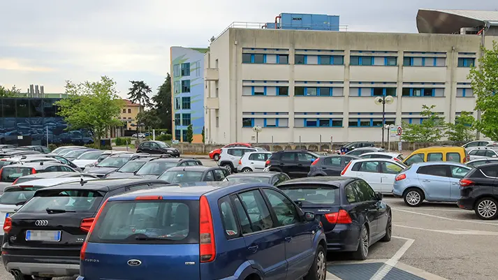 Borin Montebelluna ospedale parcheggio posteriore interno caos parcheggi