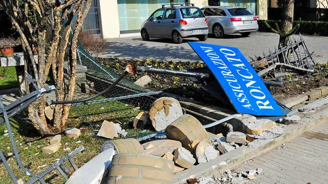 DeMarchi Albaredo incidente uscita autonoma contro muretto abitazione