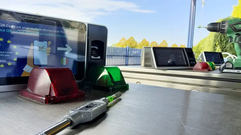 I tornelli installati all'Electrolux di Susegana per il controllo dei Green pass